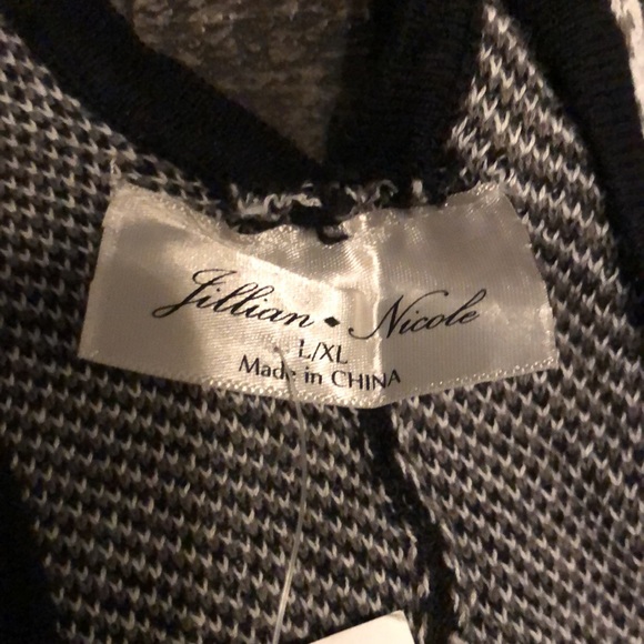 Jillian Nicole Wrap/Poncho - Picture 2 of 7